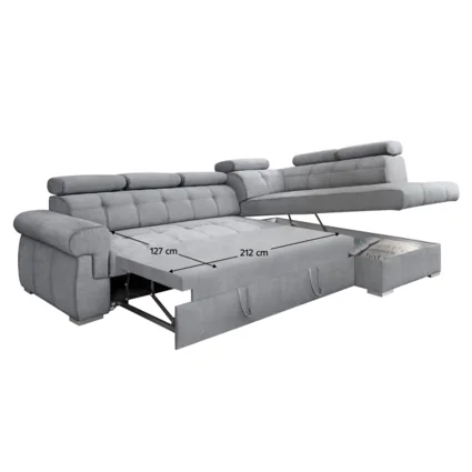 Rozkladacia rohová sedacia súprava v sivej a striebornej farbe, pravá strana, s úložným priestorom a rozloženým lôžkom s rozmermi 127 cm x 212 cm.