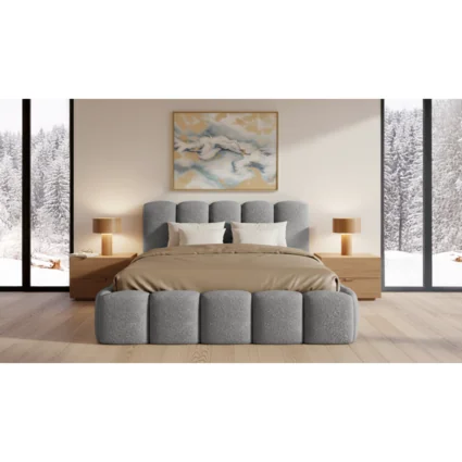 Sivá posteľ s kovovým roštom a úložným priestorom, 180x200, v modernej spálni s drevenými nočnými stolíkmi a lampami, s výhľadom na zasneženú krajinu.