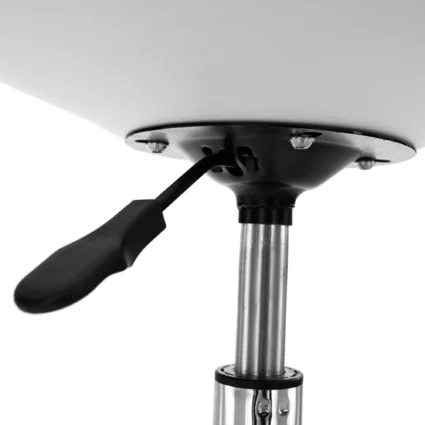 Detail kancelárskej stoličky s nastaviteľnou pákou, model DARISA 2 NEW