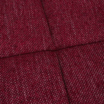 Detail látky rozkladacej pohovky v bordovej farbe, model MAVERA