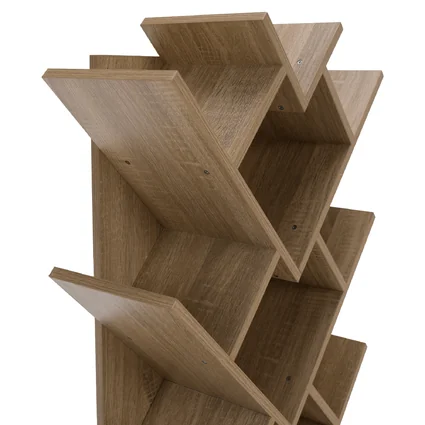 Detailný pohľad na drevený regál v tvare zigzag z hnedosivého dubu.