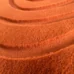 Detail tehlového koberca s 3D vzorom a textúrou.